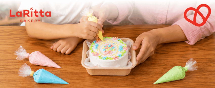 DIY Bento Cake LaRitta: cake polos 10 cm dengan 4 topping untuk dihias sendiri