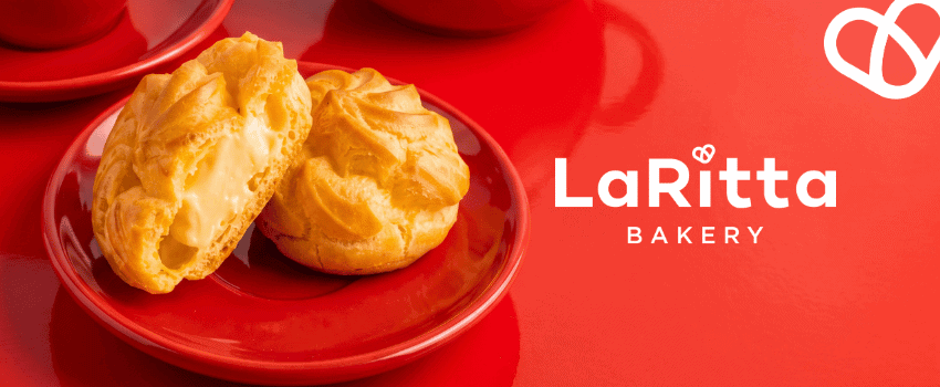 Soes Keju, Soes Fla, Soes Coklat, dan Fruit Soes LaRitta di atas piring saji